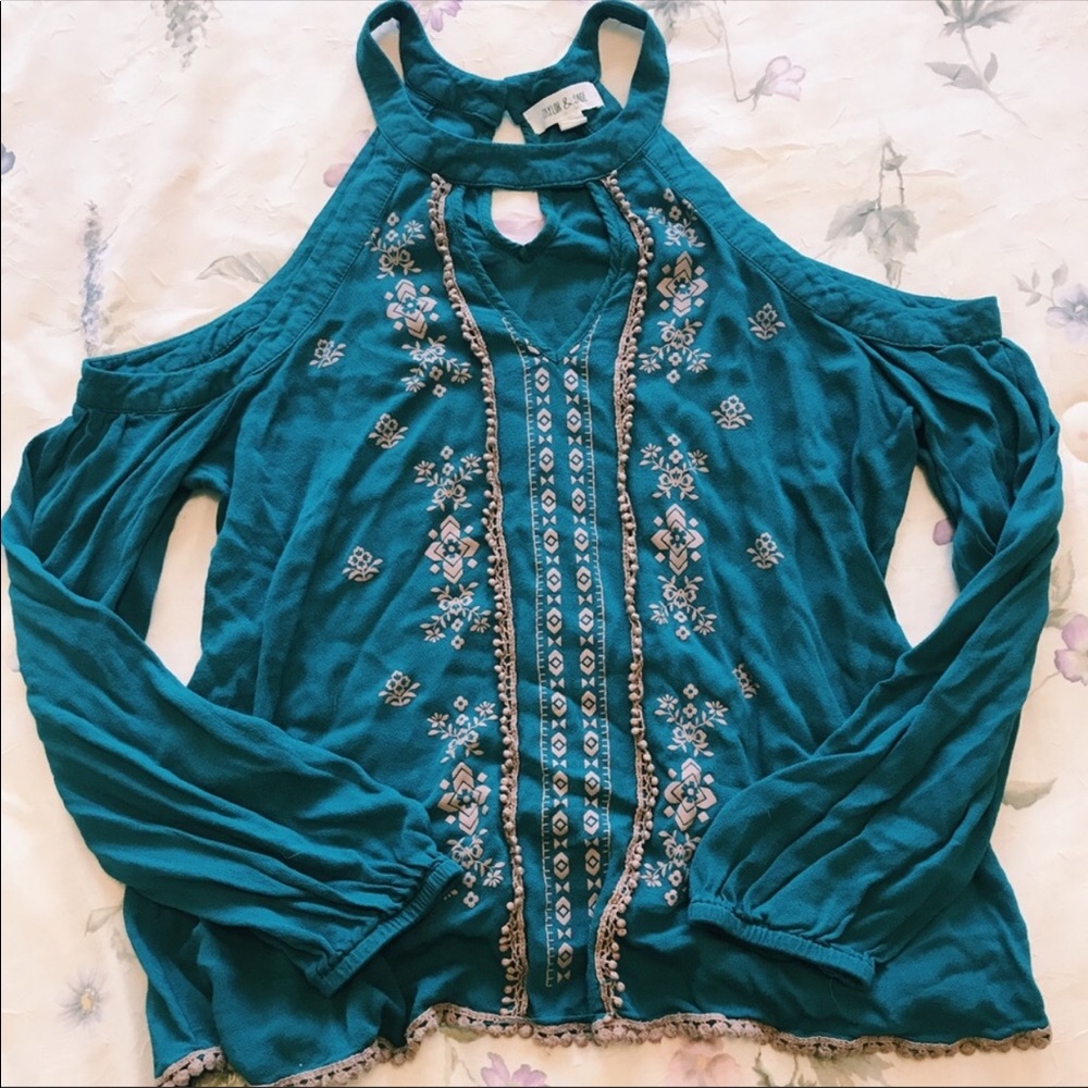 Taylor & Sage beautiful detailed top